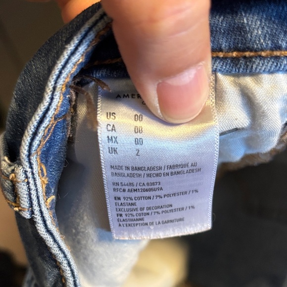 American Eagle Distressed Denim Blue Women's Shorts - Picture 4 of 4